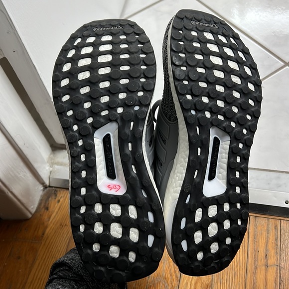 adidas Ultra Boost 4.0 - Picture 2 of 4
